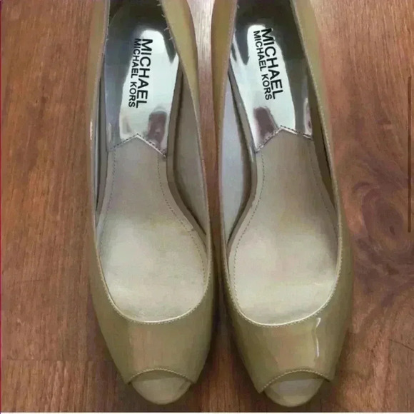 MICHAEL KORS Tan Peep Toe Heels - Picture 3 of 7